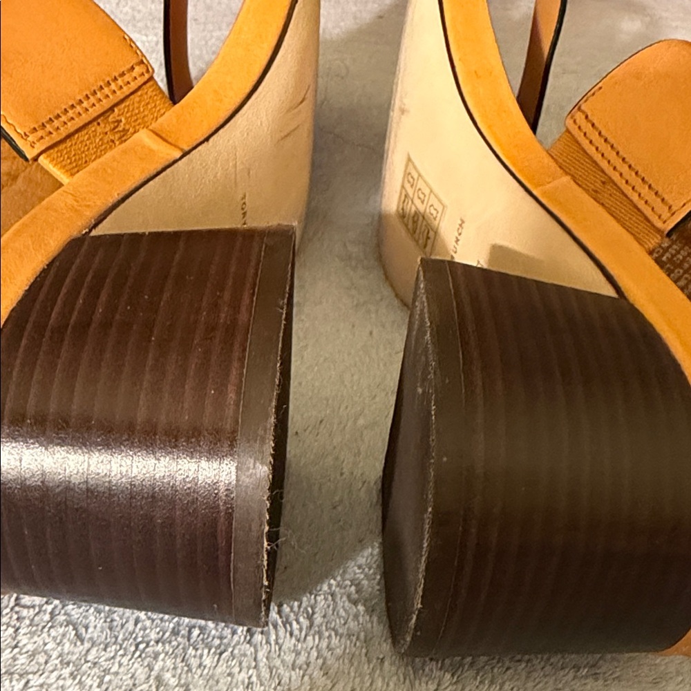 Tory Burch Orange Leather Logo Slingback Sandals with Gold Emblem - Picture 7 of 9